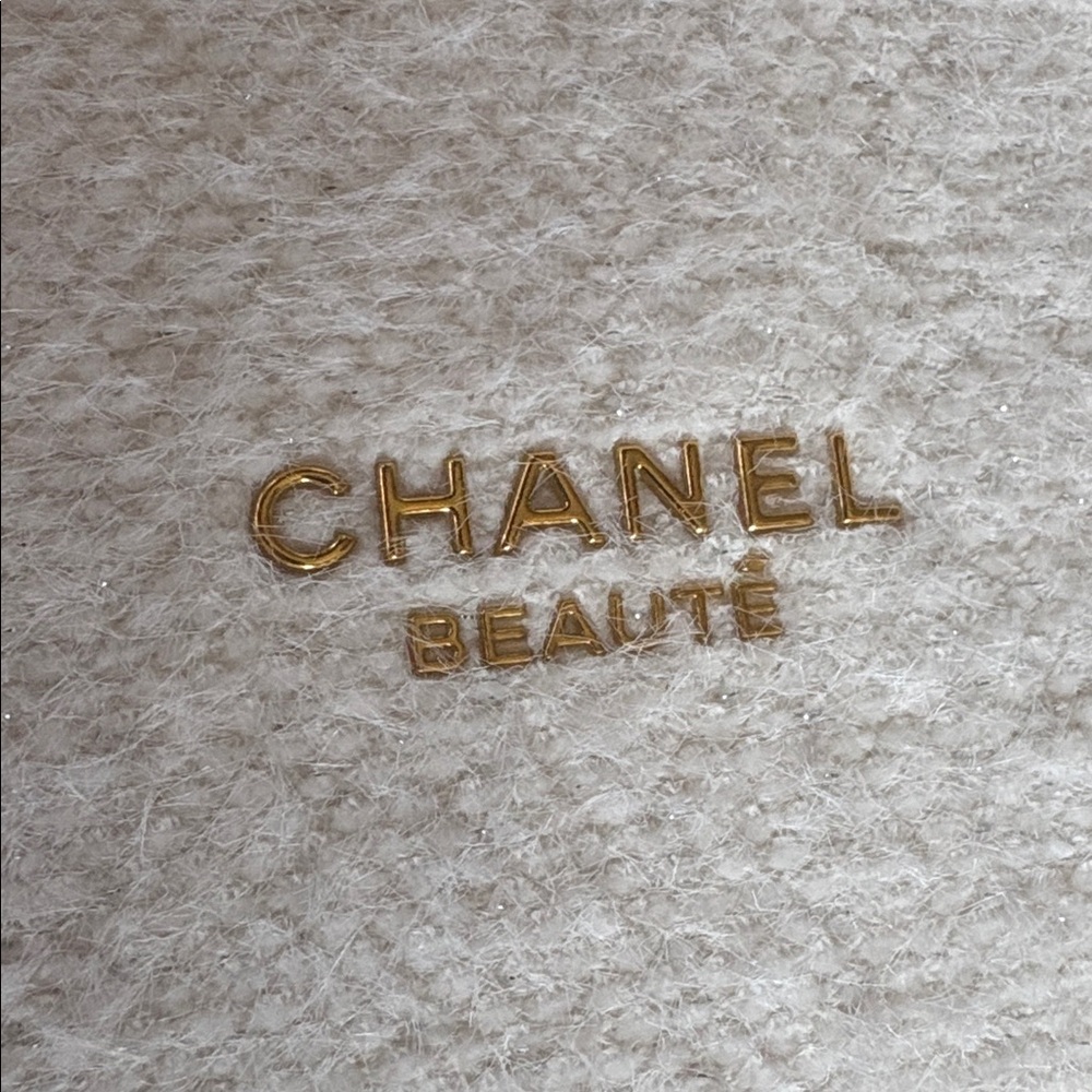 Chanel Beaute Snowflake Cosmetic Bag - Picture 3 of 7